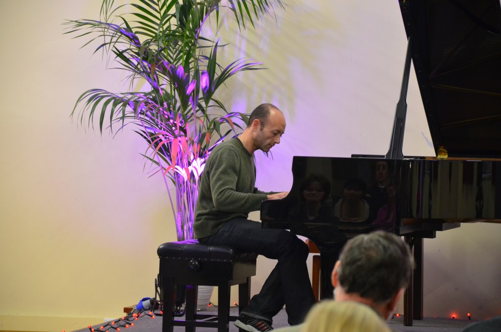 (c)Archie Chen +353 86 0889506